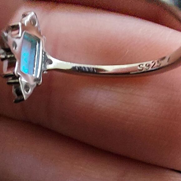925 Sterling Silver Opal Ring - Picture 7 of 7